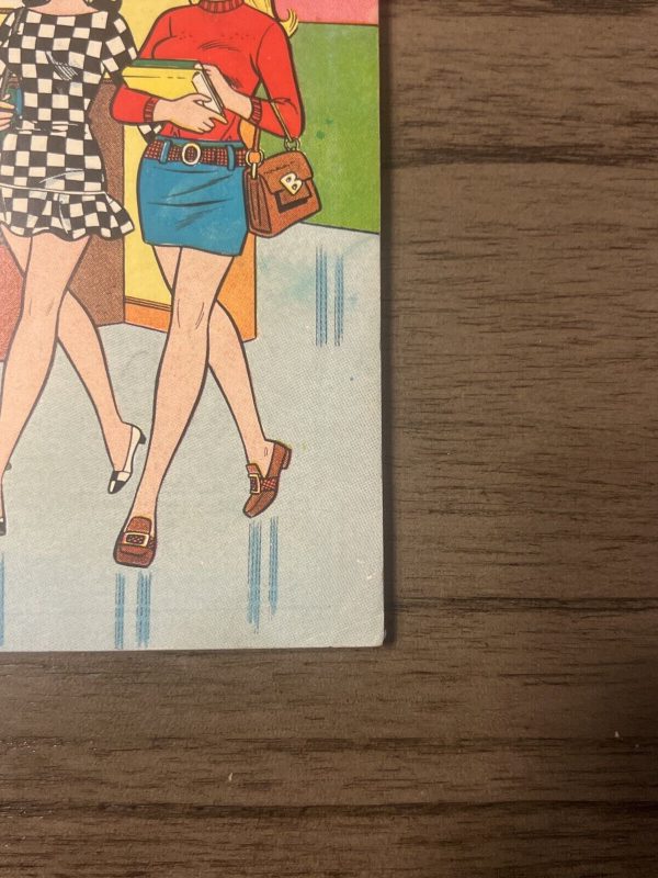 ARCHIE GIANT SERIES #145 RARE MINISKIRT COVER BETTY AND VERONICA FN+ 6.5