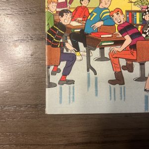 ARCHIE GIANT SERIES #145 RARE MINISKIRT COVER BETTY AND VERONICA FN+ 6.5