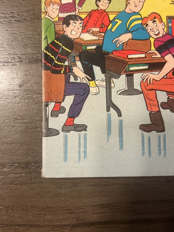 ARCHIE GIANT SERIES #145 RARE MINISKIRT COVER BETTY AND VERONICA FN+ 6.5
