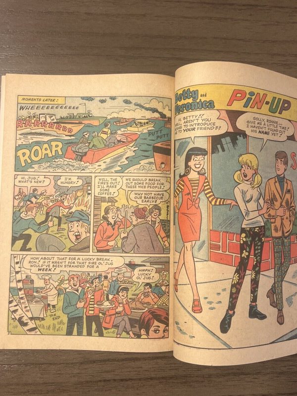 ARCHIE GIANT SERIES #145 RARE MINISKIRT COVER BETTY AND VERONICA FN+ 6.5