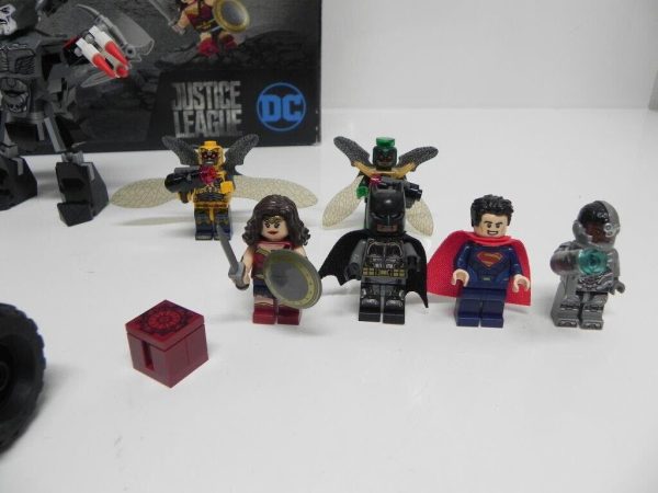 LEGO DC Comics Super Heroes: Flying Fox: Batmobile Airlift Attack 76087 BUILT!