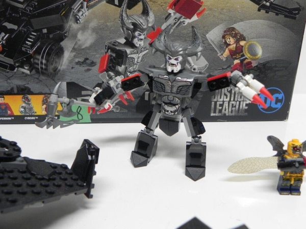 LEGO DC Comics Super Heroes: Flying Fox: Batmobile Airlift Attack 76087 BUILT!