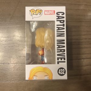 Funko Pop! #432 Captain Marvel - Glow in the Dark - Walmart Exclusive