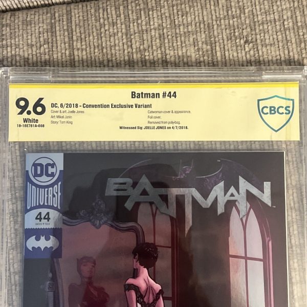 CBCS 9.6 Signature Series Batman #44 Exclusive Variant Joelle Jones Catwoman