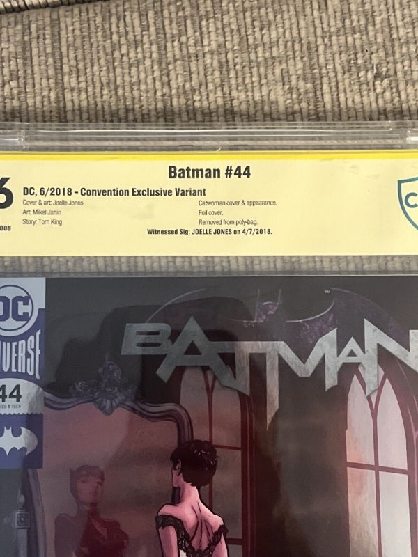CBCS 9.6 Signature Series Batman #44 Exclusive Variant Joelle Jones Catwoman