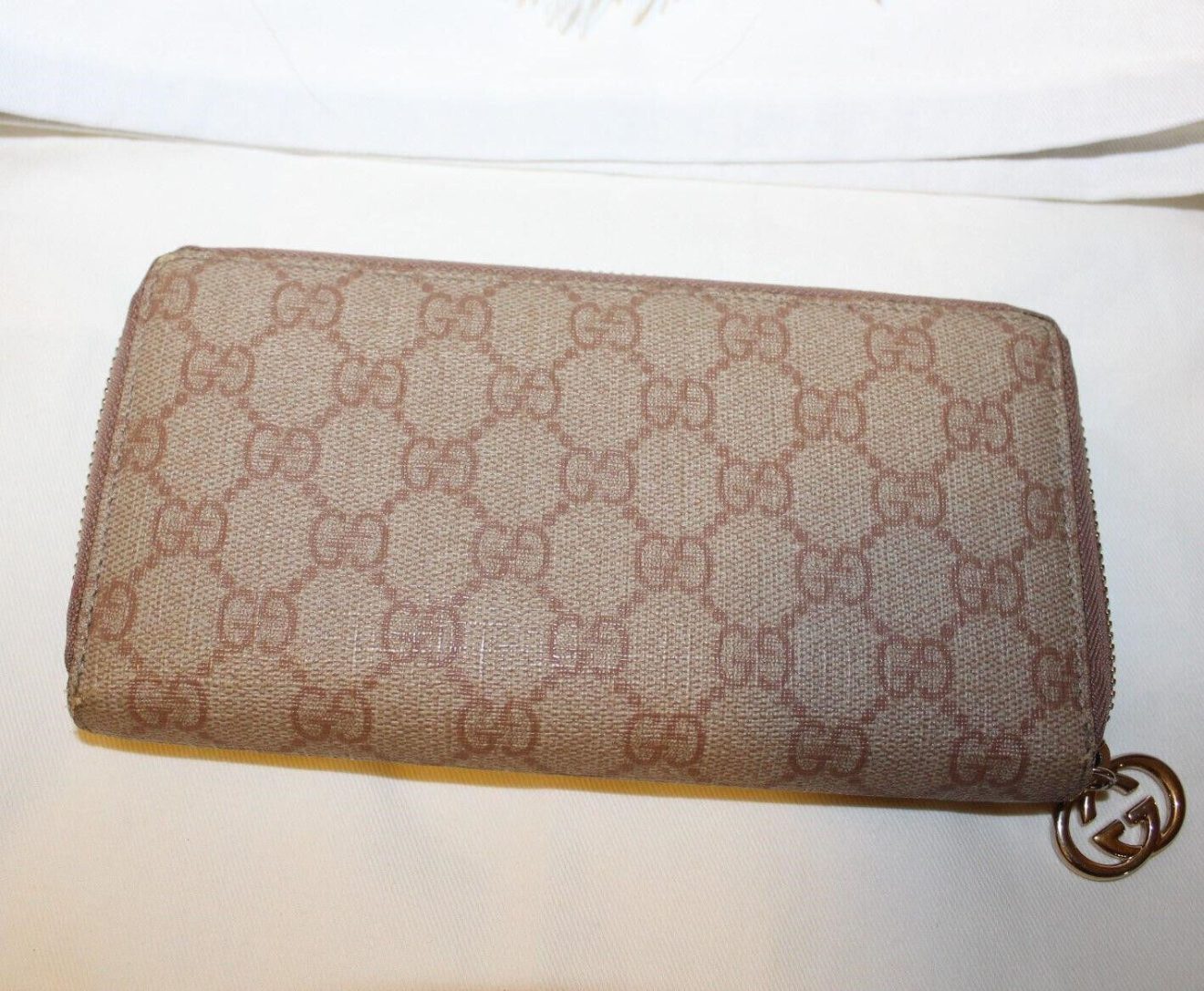 Vintage GUCCI Long Wallet with authentication.