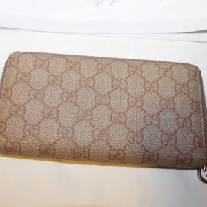 Vintage GUCCI Long Wallet with authentication.