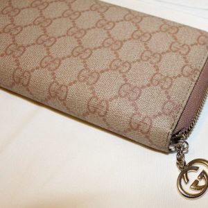 Vintage GUCCI Long Wallet with authentication.