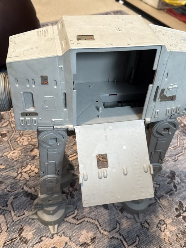 Vintage 1981 Kenner Star Wars Empire Strikes Back AT-AT Walker Near Complete