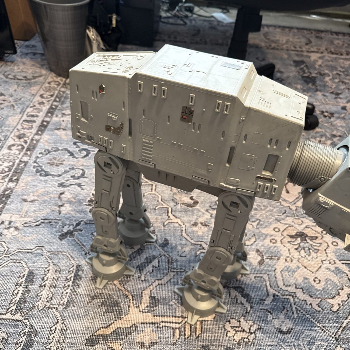 Vintage 1981 Kenner Star Wars Empire Strikes Back AT-AT Walker Near Complete