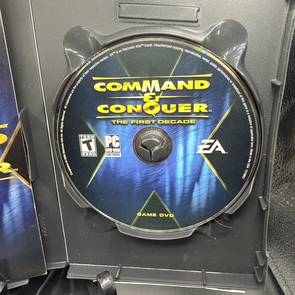 Command & Conquer: The First Decade (PC Windows 2006) Complete CIB W/ Slip Cover