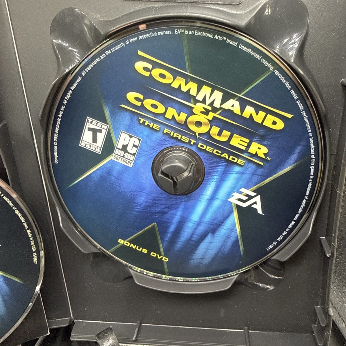 Command & Conquer: The First Decade (PC Windows 2006) Complete CIB W/ Slip Cover