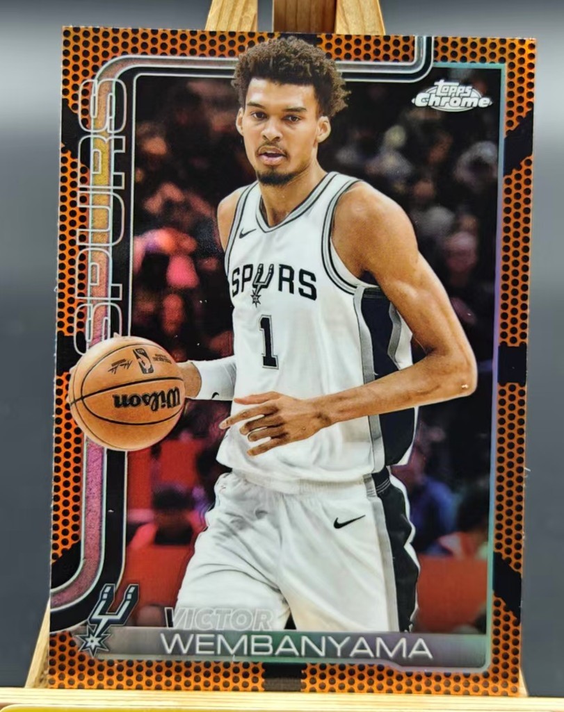 2025-26 Topps Chrome VICTOR WEMBANYAMA Basketball Refractor SP! #221 Spurs