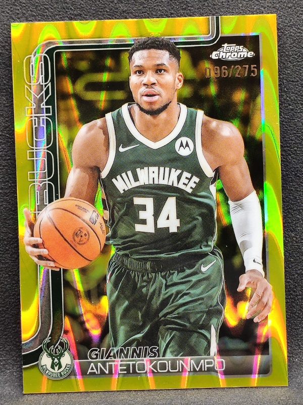 Giannis Antetokounmpo 2025-26 Topps Chrome #137 Gold Raywave Refractor /275